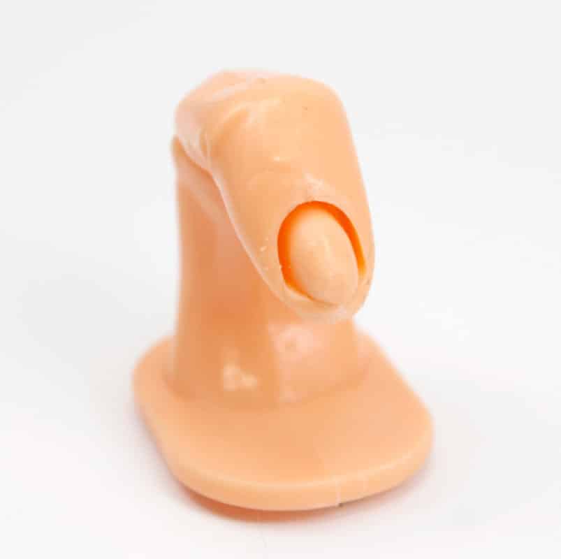 dedo de prácticas para uñas esculpidas