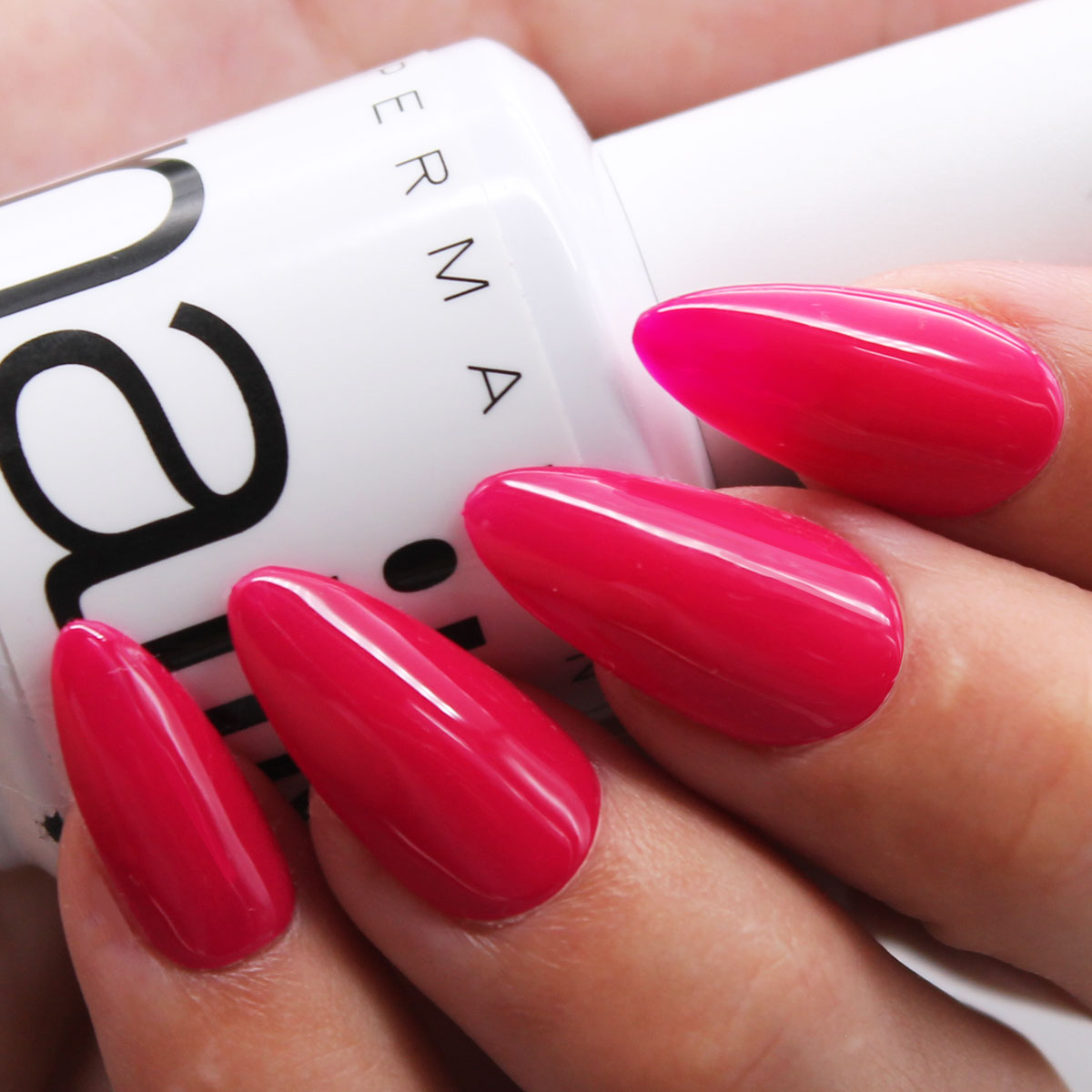 esmalte permanente Lolade nailistas color magenta