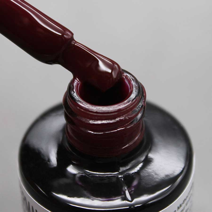 esmalte semipermanente color granate oscuro de Nailistas
